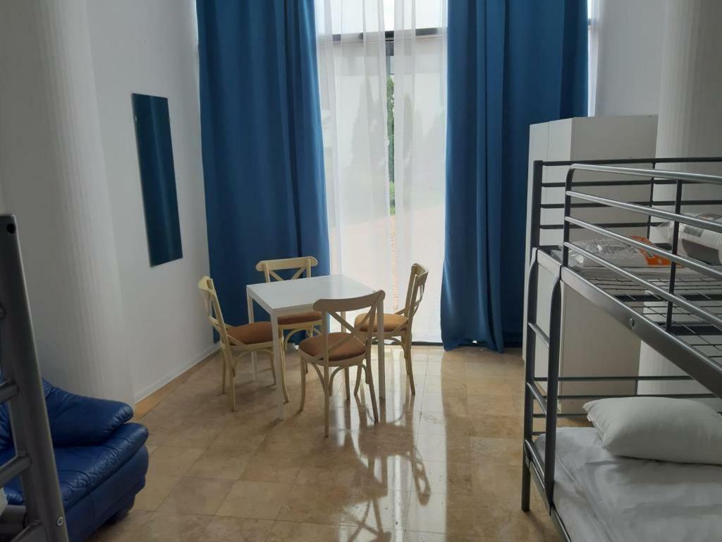 Hotel Andy Km 36 Bukarest Kültér fotó